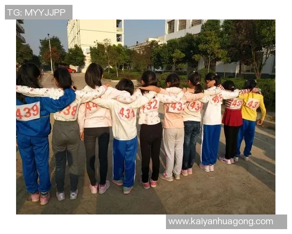 像素画演绎球星风采展现足球艺术魅力与运动激情