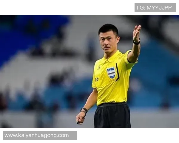 足球球星转型裁判的挑战与机遇：从赛场英雄到规则守护者的跨界之路